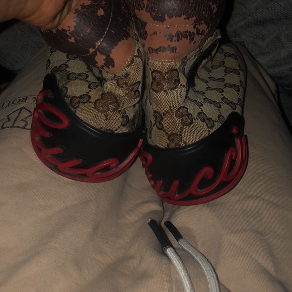 Gucci - Picture 2 of 3